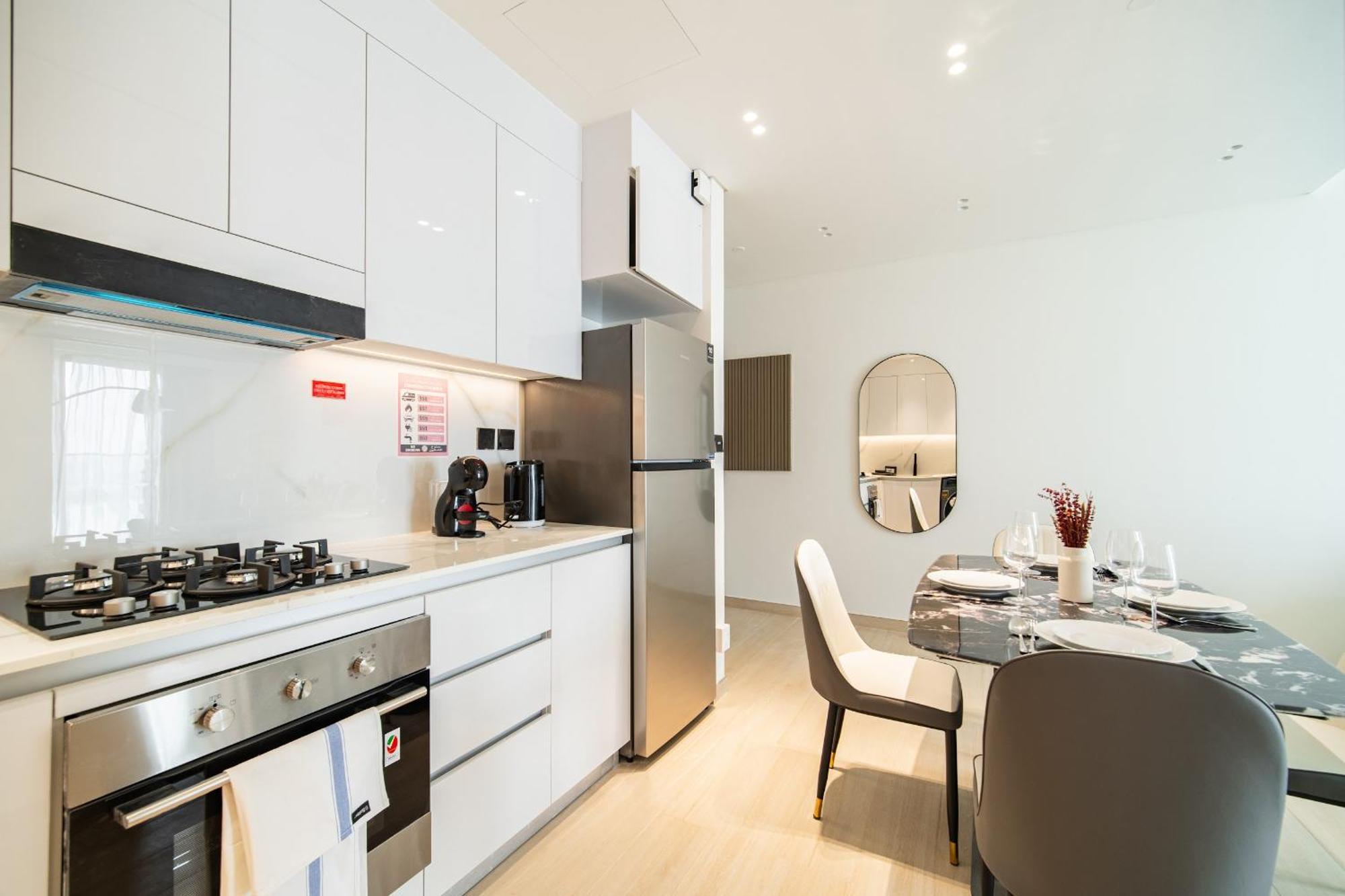 Spacious Jvc 1br With Crib - Balcony&park Walks *