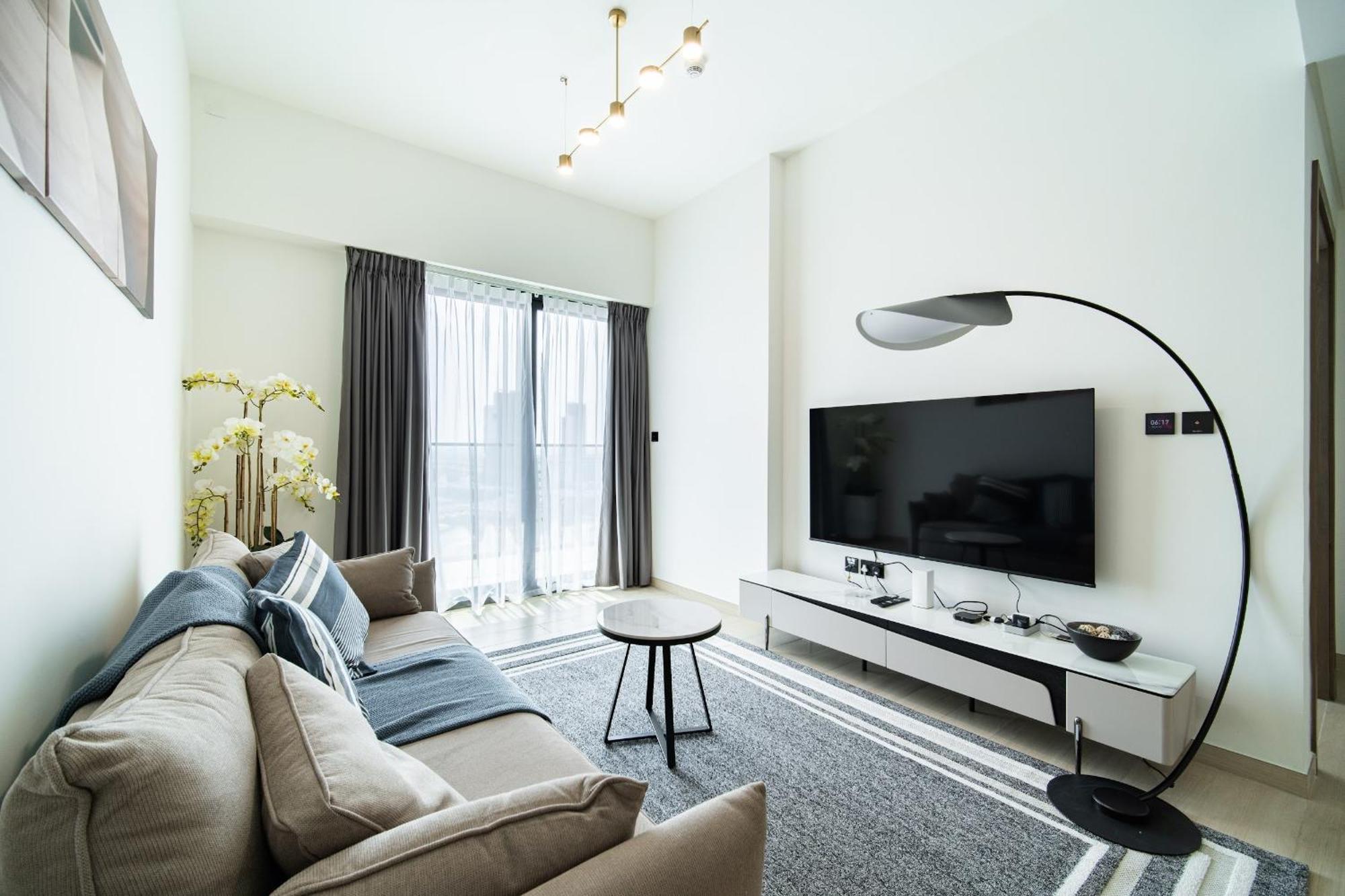 Apartment Spacious Jvc 1br With Crib - Balcony&park Walks Dubai