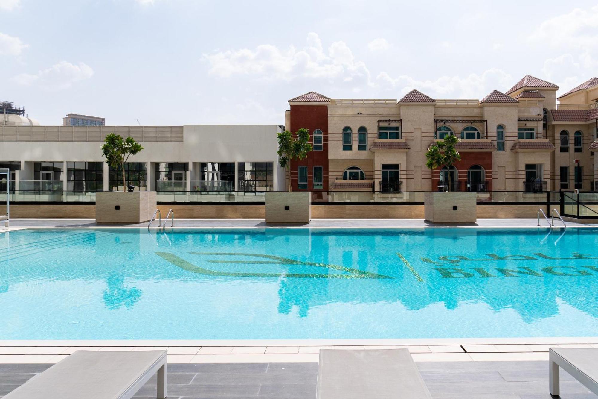 Spacious Jvc 1br With Crib - Balcony&park Walks Apartment Dubai