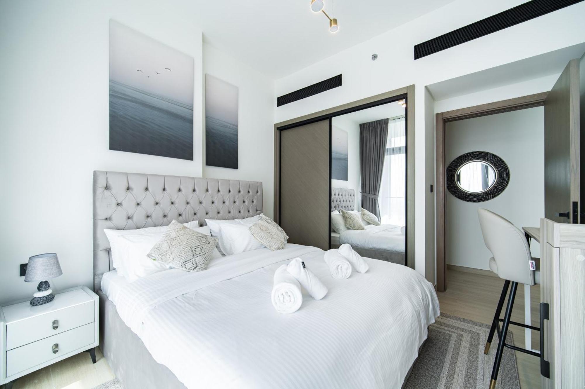 Apartment Spacious Jvc 1br With Crib - Balcony&park Walks Dubai
