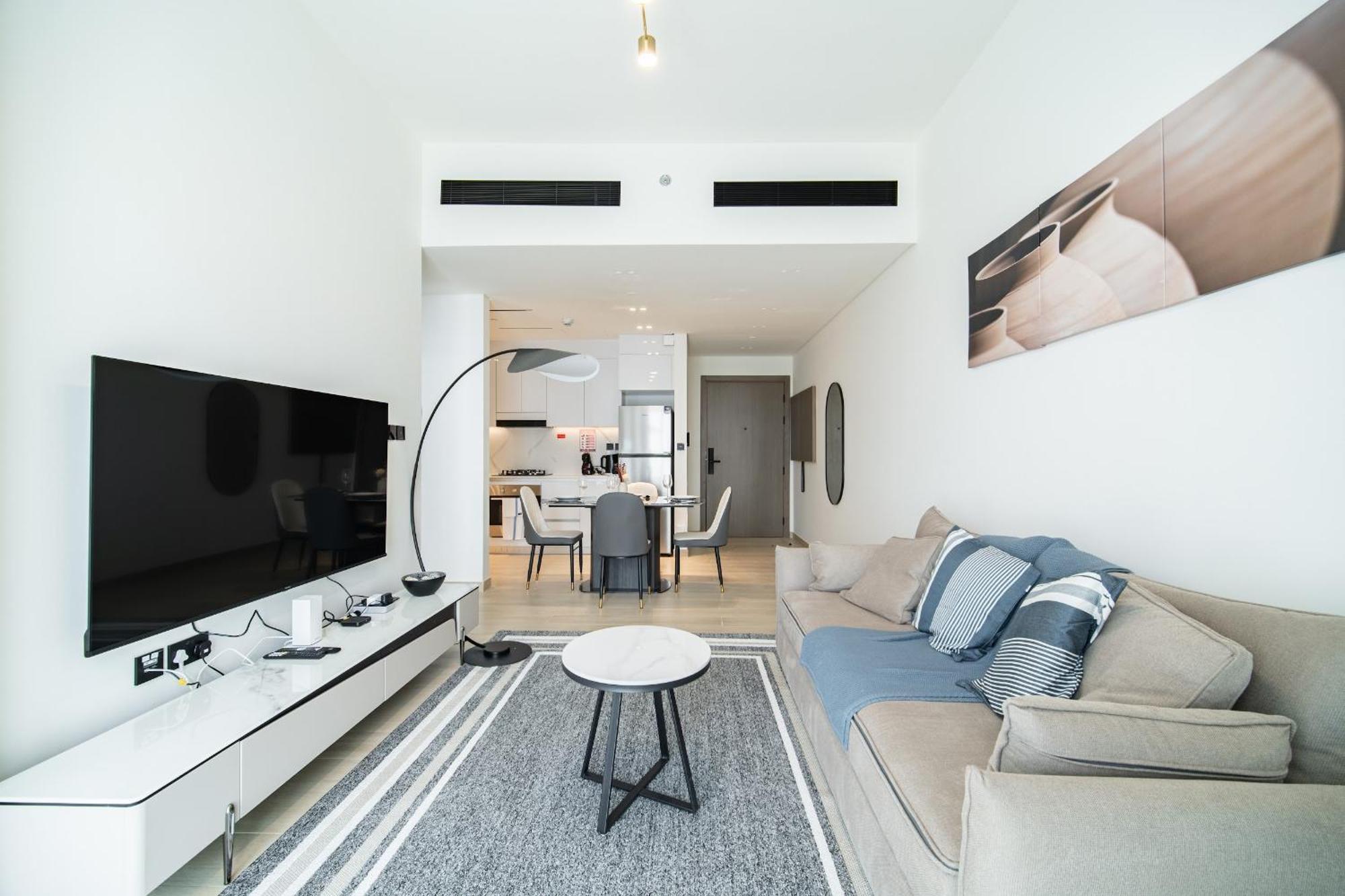 Apartment Spacious Jvc 1br With Crib - Balcony&park Walks *
