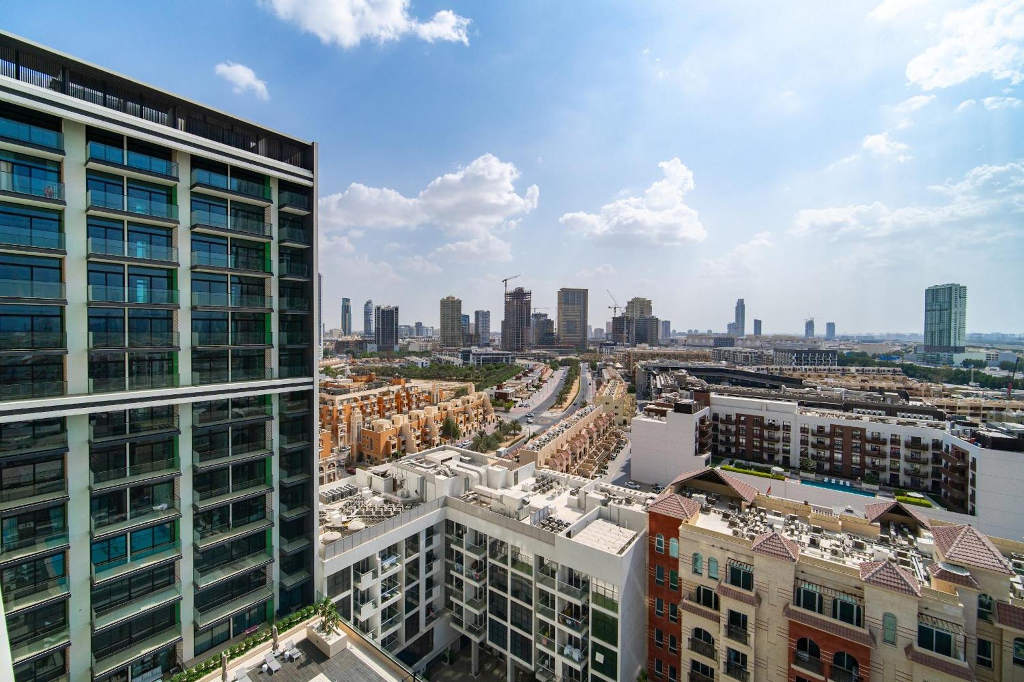 Spacious Jvc 1br With Crib - Balcony&park Walks Apartment Dubai